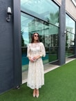 QULOVEYENİ GELENLEREkru Dantelli Büzgülü Elbise