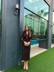 QULOVEYENİ GELENLERKahve V Yaka Toka Detaylı Elbise