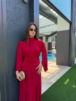 QULOVEYENİ GELENLERKırmızı Kollu Esnek Kumaş Drape Detaylı Elbise
