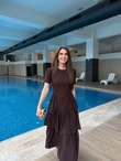 QULOVEYeni GelenlerKısa Kol Kahve Sırt Bağlama Detaylı Elbise