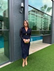 QULOVEYENİ GELENLERLaci V Yaka Toka Detaylı Elbise