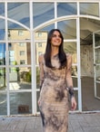 QULOVEYeni GelenlerOMUZ DETAYLI BATİK DESEN ELBİSE