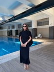 QULOVEYeni GelenlerPelerinli Sırt Dekolteli Siyah Elbise