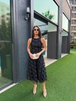QULOVEYENİ GELENLERSiyah Astarlı Kabartma Güllü Elbise
