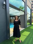 QULOVEYENİ GELENLERSiyah Kol Lastikli Güpürlü Brode Elbise