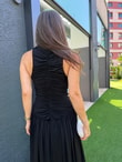 QULOVEYENİ GELENLERSiyah Kolsuz Drape Detaylı Astarlı Elbise