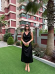 QULOVEYENİ GELENLERSiyah Saten Degaje Yaka Omuz Toka Detay Elbise