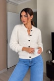 Premium Yumuşak Dokulu Bisiklet Yaka Çıtçıtlı Sakallı Triko Hırka - BeyazPremium Çıtçıtlı Sakallı Triko Hırka | İstangül ButikHırkaİSTANGÜL BUTİK