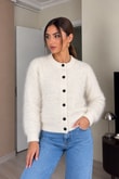 Premium Yumuşak Dokulu Bisiklet Yaka Çıtçıtlı Sakallı Triko Hırka - BeyazPremium Çıtçıtlı Sakallı Triko Hırka | İstangül ButikHırkaİSTANGÜL BUTİK