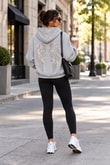 Melek Kanadı Taş Tasarımlı Kapüşonlu Şardonlu Sweatshirt ve Toparlayıcı Nano Fit Tayt KombiniTaşlı Sweatshirt ve Nano Fit Tayt Kombini | İstangül ButikHAZIR KOMBİNLERİSTANGÜL BUTİK