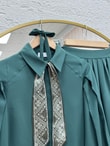 Aybike Eteği Piliseli Gömleği Fularlı Takım-ŞA1158 Petrol Yeşili