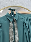 Aybike Eteği Piliseli Gömleği Fularlı Takım-ŞA1158 Petrol Yeşili