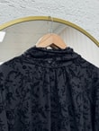 Güllü Önü Pileli Çıtır Desen Bluz-EK783-817 Siyah