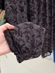 Güllü Önü Pileli Çıtır Desen Bluz-EK783-817 Kahve