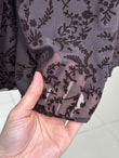 Güllü Önü Pileli Çıtır Desen Bluz-EK783-817 Kahve