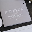 Açık Gri ve Beyaz Uyumlu İskandinav Tarzı Sade Düğün Davetiyesi
