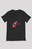 Kova Burcu Baskılı Unisex Siyah V Yaka Tişört - Tshirt