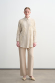 PÜSKÜLLÜ NAKIŞ DETAYLI KETEN GÖMLEK