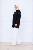 TAŞ DETAYLI DİK YAKA SWEATSHIRT