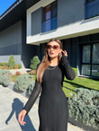 Bisiklet Yaka Yırtmaçlı Siyah Triko Elbise