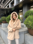 Yumoş Bej Kapşonlu Kürk 