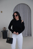I}