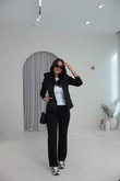 I}