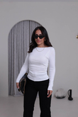 I}