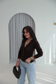 I}