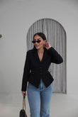 I}