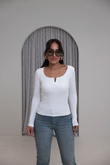 I}
