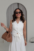I}