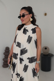 I}