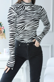 Dik Yaka Desenli Bluz ZEBRA