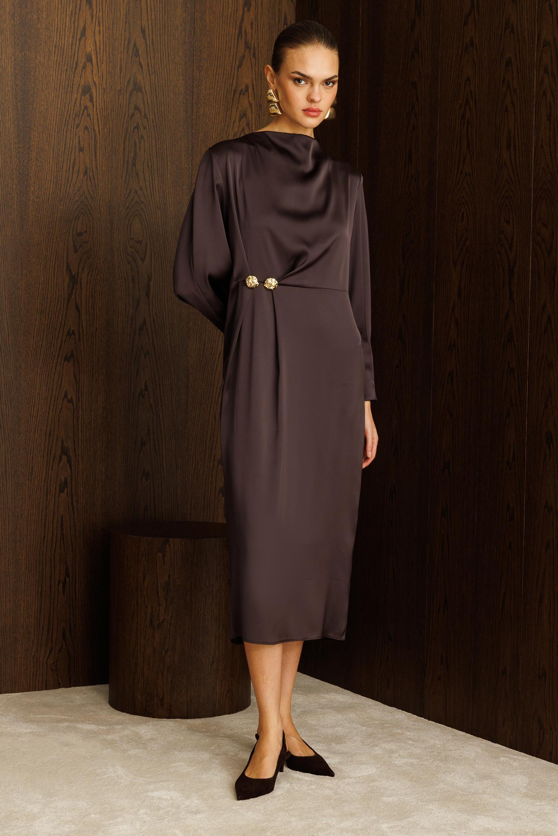  Drapeli Yüksek Yaka  Midi Elbise KAHVE