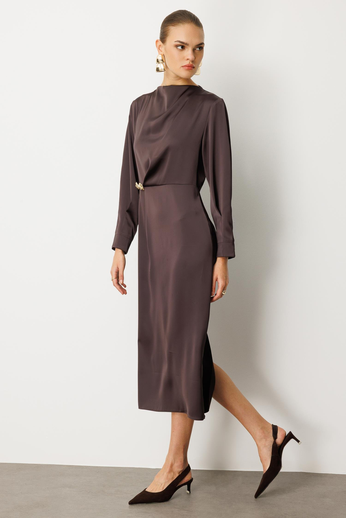  Drapeli Yüksek Yaka  Midi Elbise KAHVE