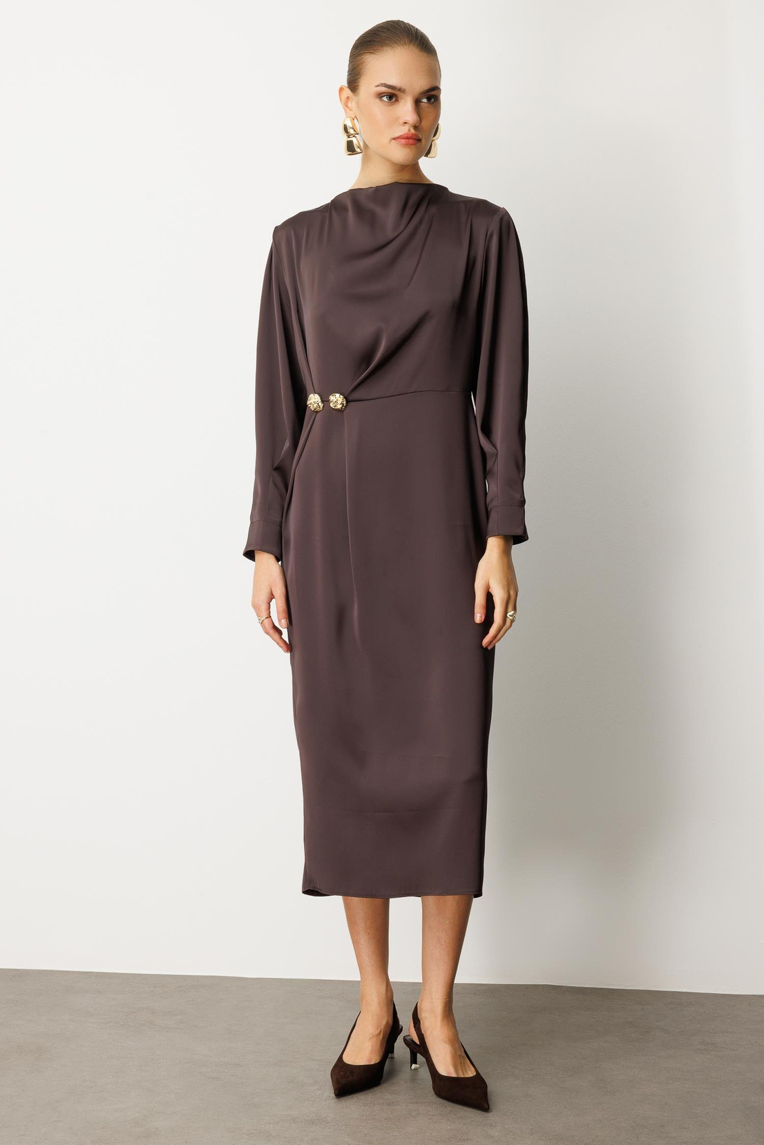  Drapeli Yüksek Yaka  Midi Elbise KAHVE