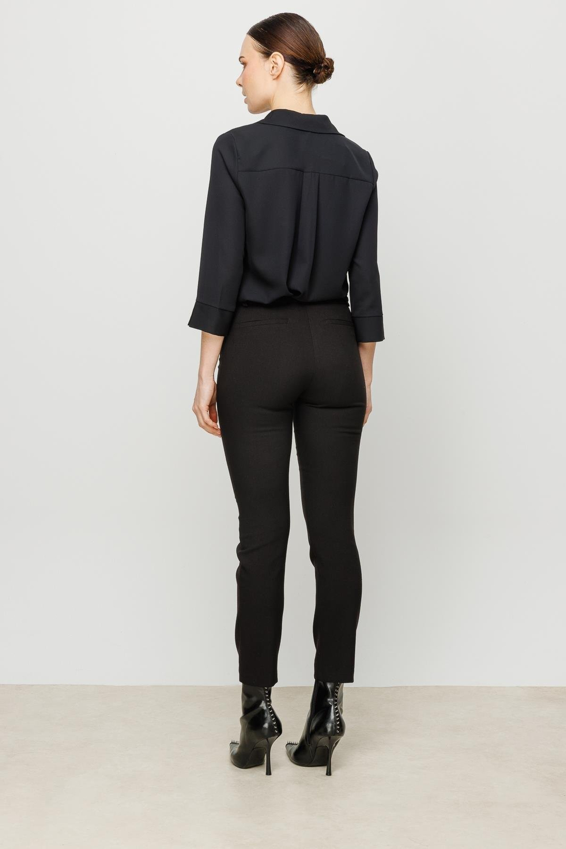 Aksesuar Detaylı Bluz SİYAH