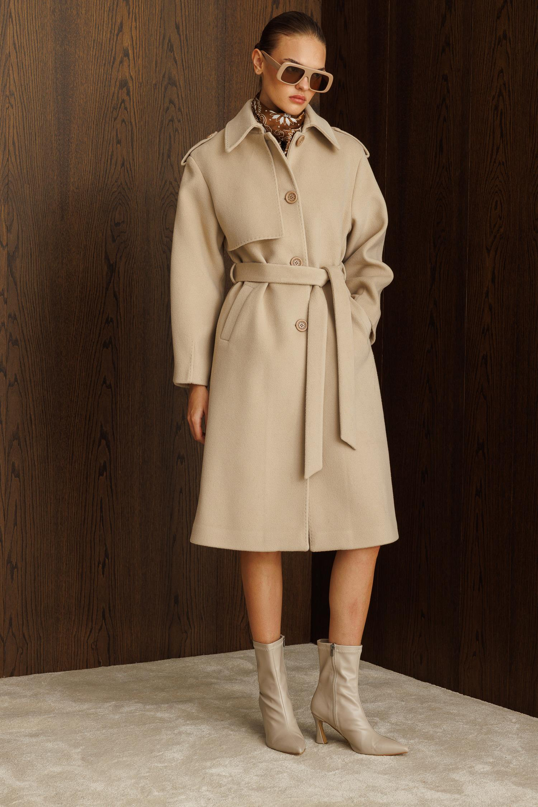 Apolet Detaylı Yaka Parçalı Kaşe Kaban BEJ