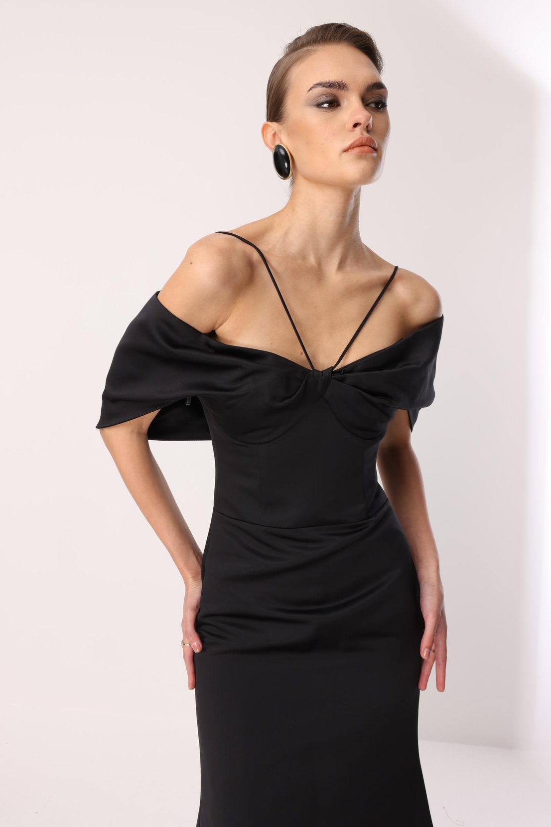 Balık Model Yaka Detaylı Maxi Abiye SİYAH