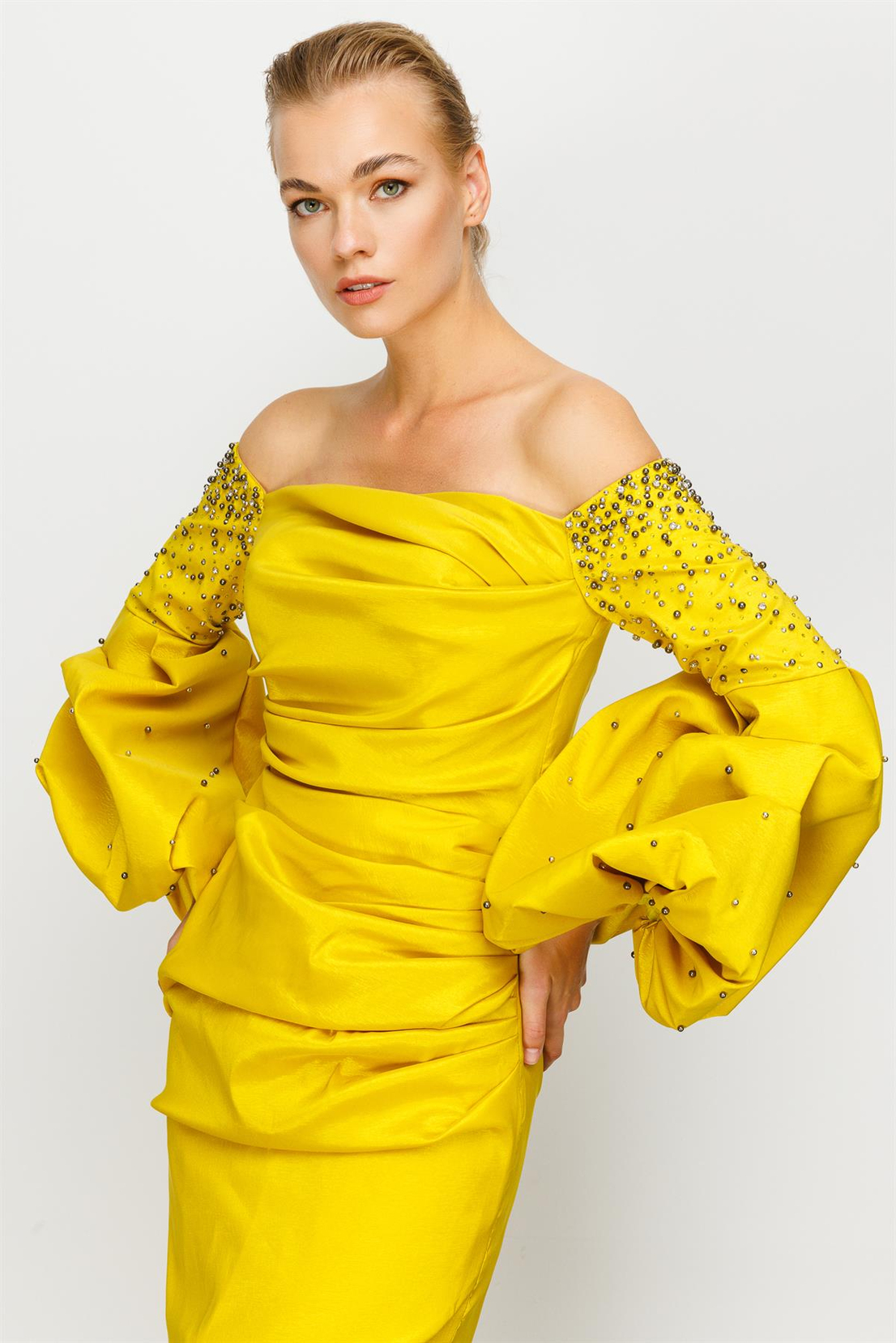 Balon Kollu Taşlı Safran Gece Elbise