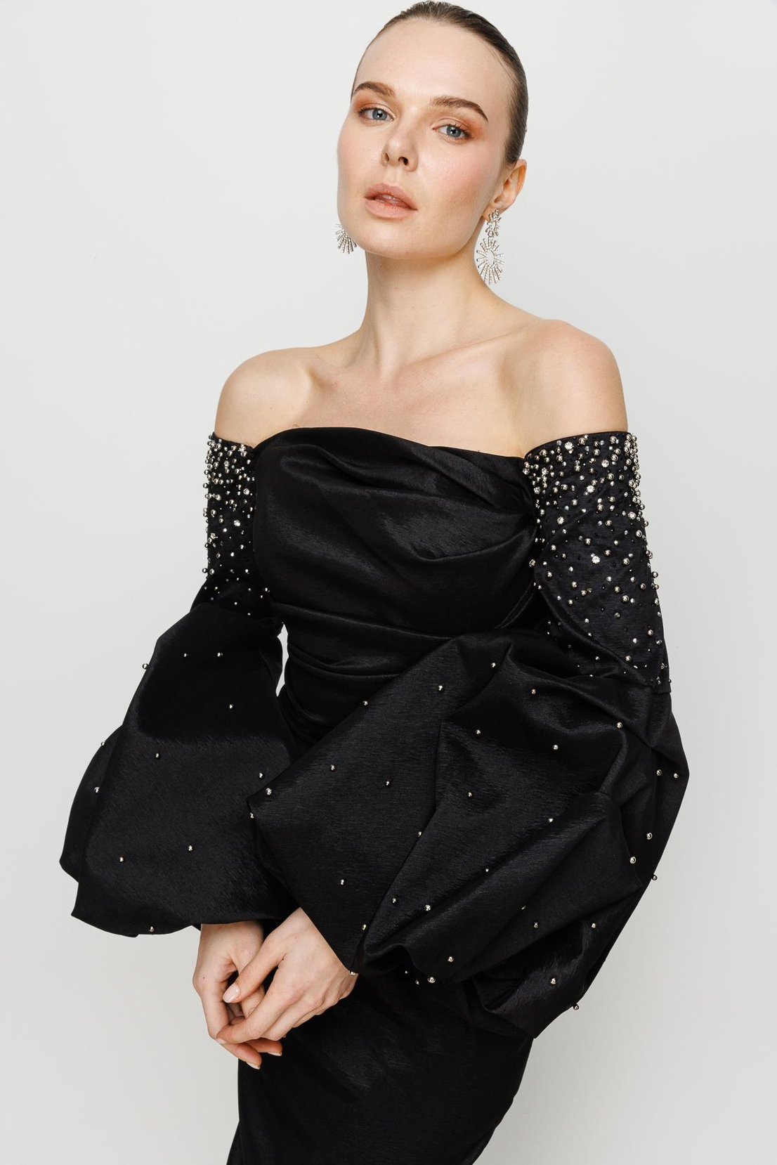 Balon Kollu Taşlı Siyah Gece Elbise