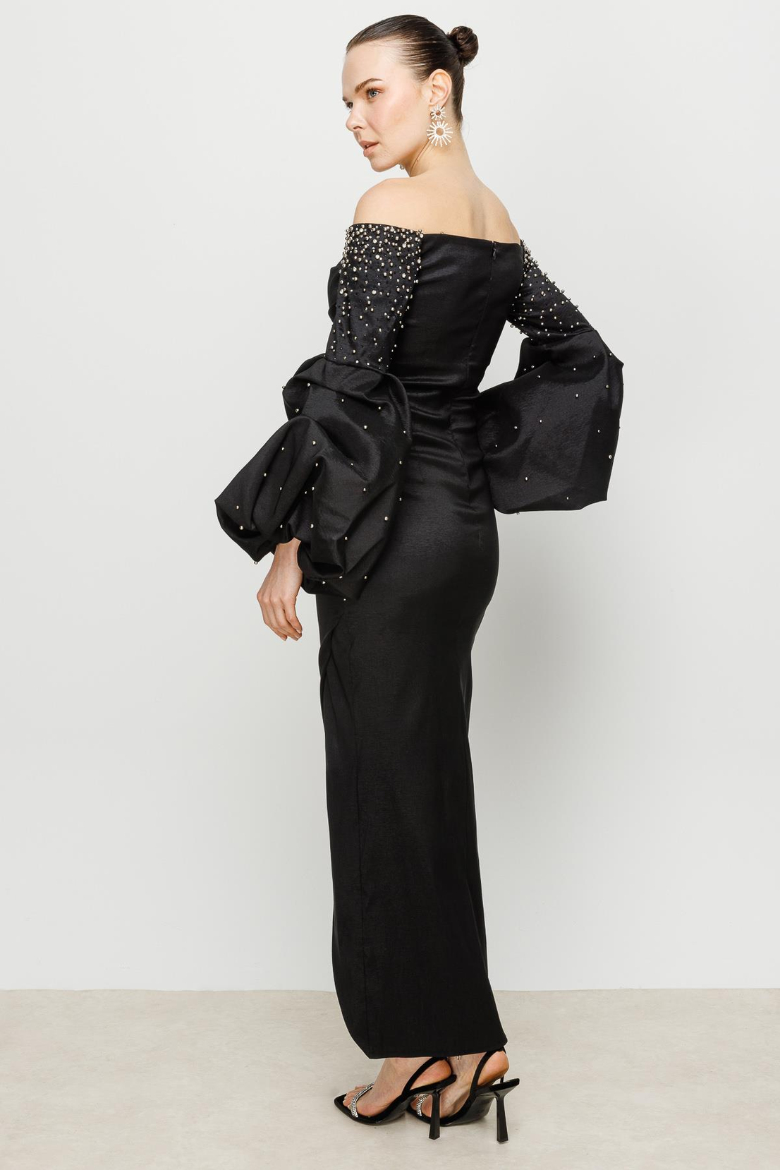 Balon Kollu Taşlı Siyah Gece Elbise