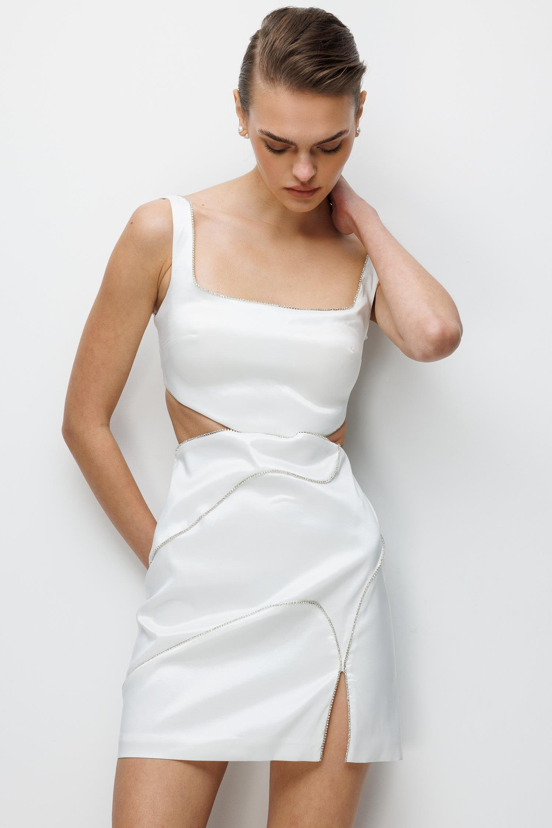 Bel Dekolte Detaylı Mini Yırtmaçlı Elbise EKRU