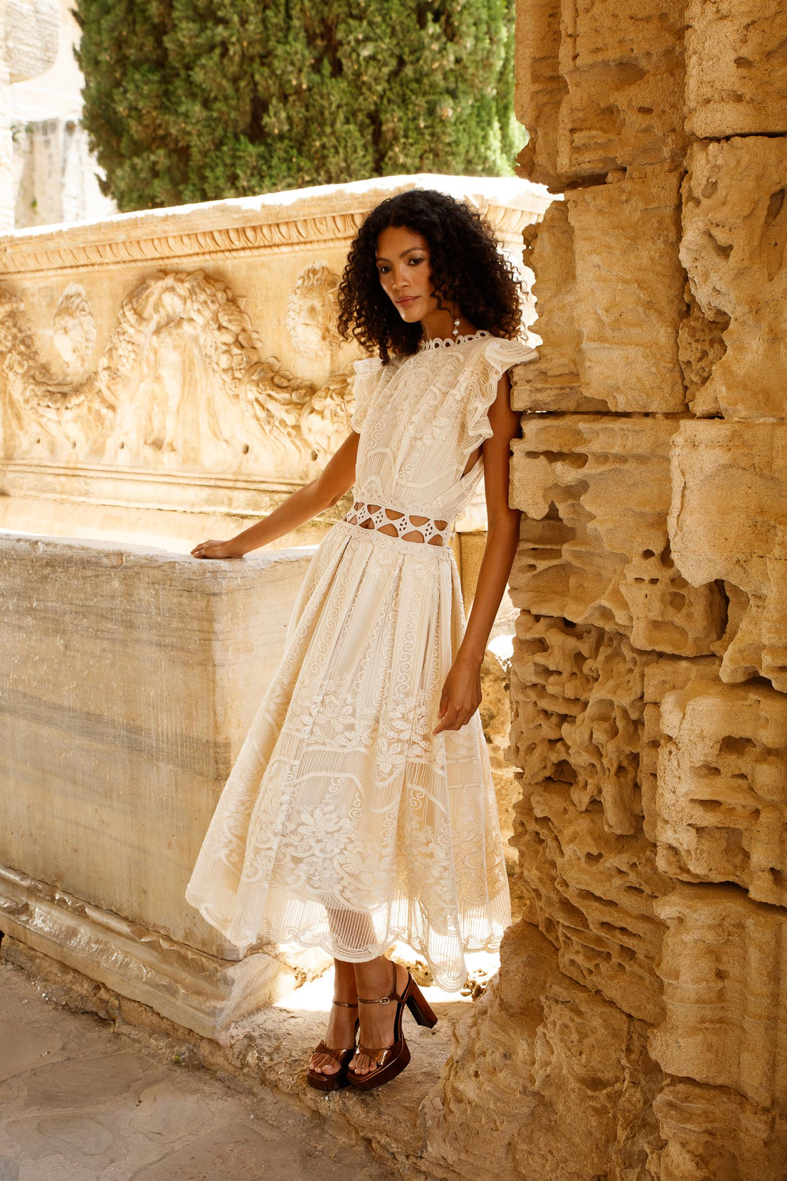 Bel Dekolte Şeritli Dantel Elbise BEJ