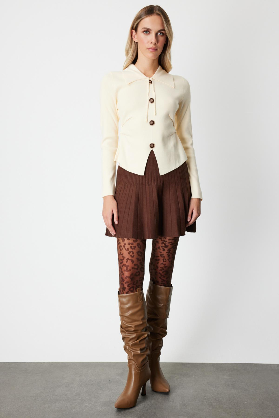 Bele Oturan Düğmeli Kazak KREM