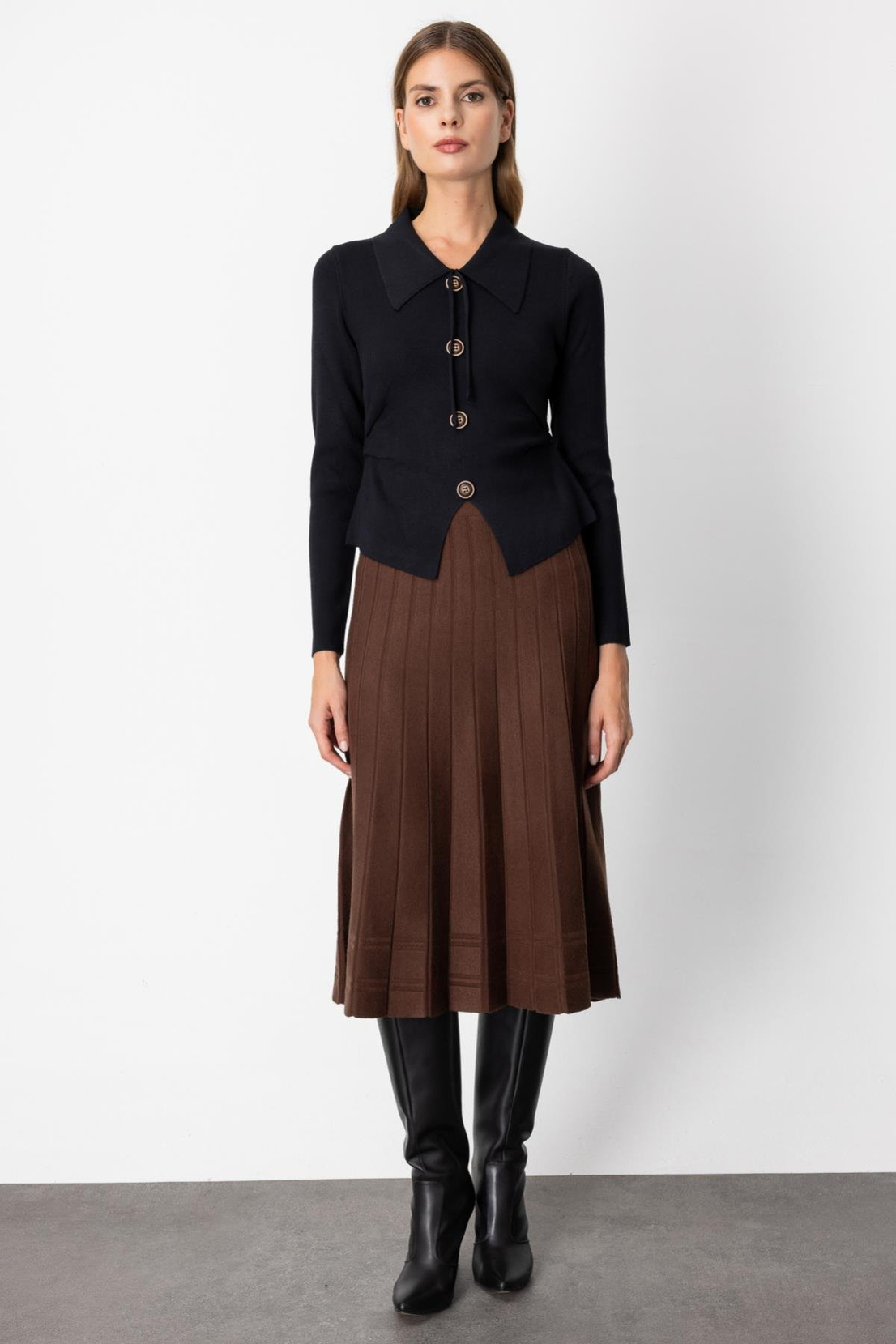 Bele Oturan Düğmeli Kazak SİYAH