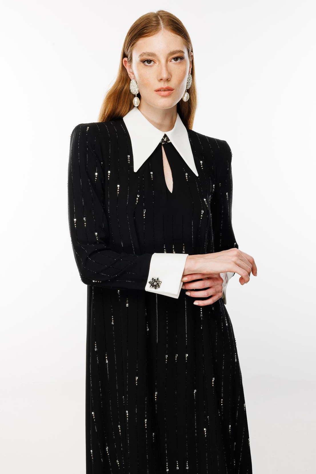 Beyaz Yaka Manşet Detay Taş Aksesuarlı Elbise SİYAH