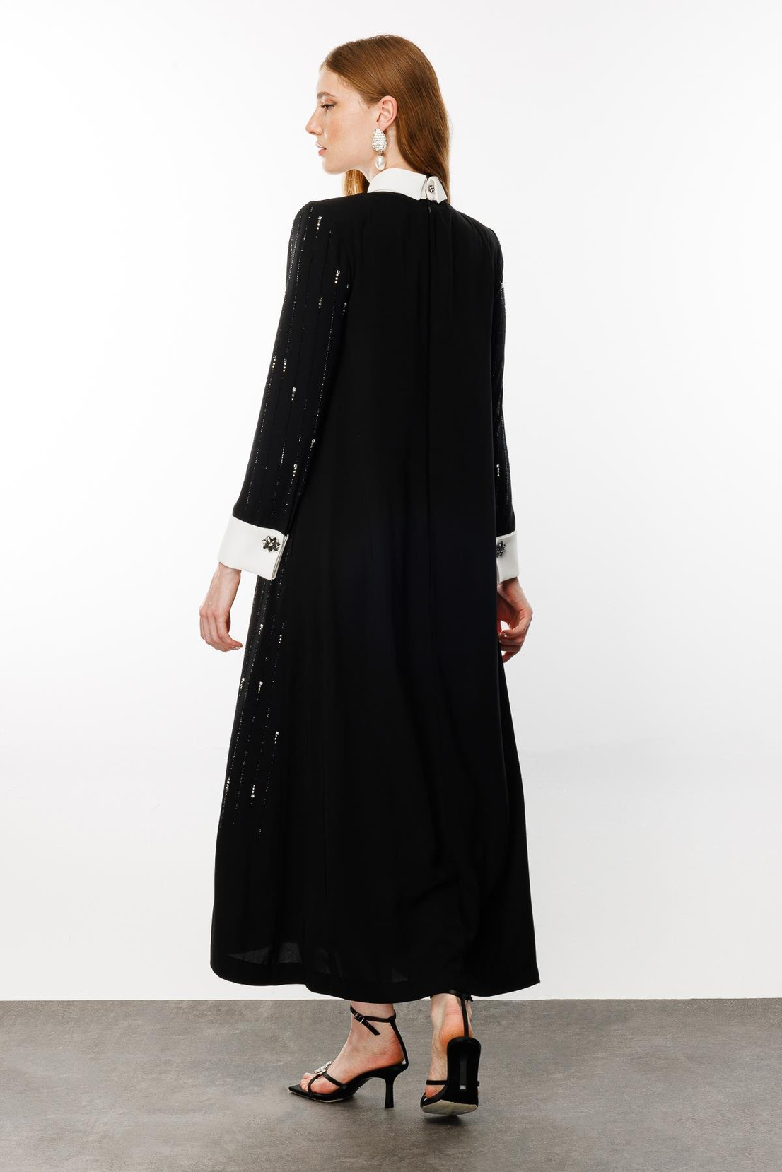 Beyaz Yaka Manşet Detay Taş Aksesuarlı Elbise SİYAH