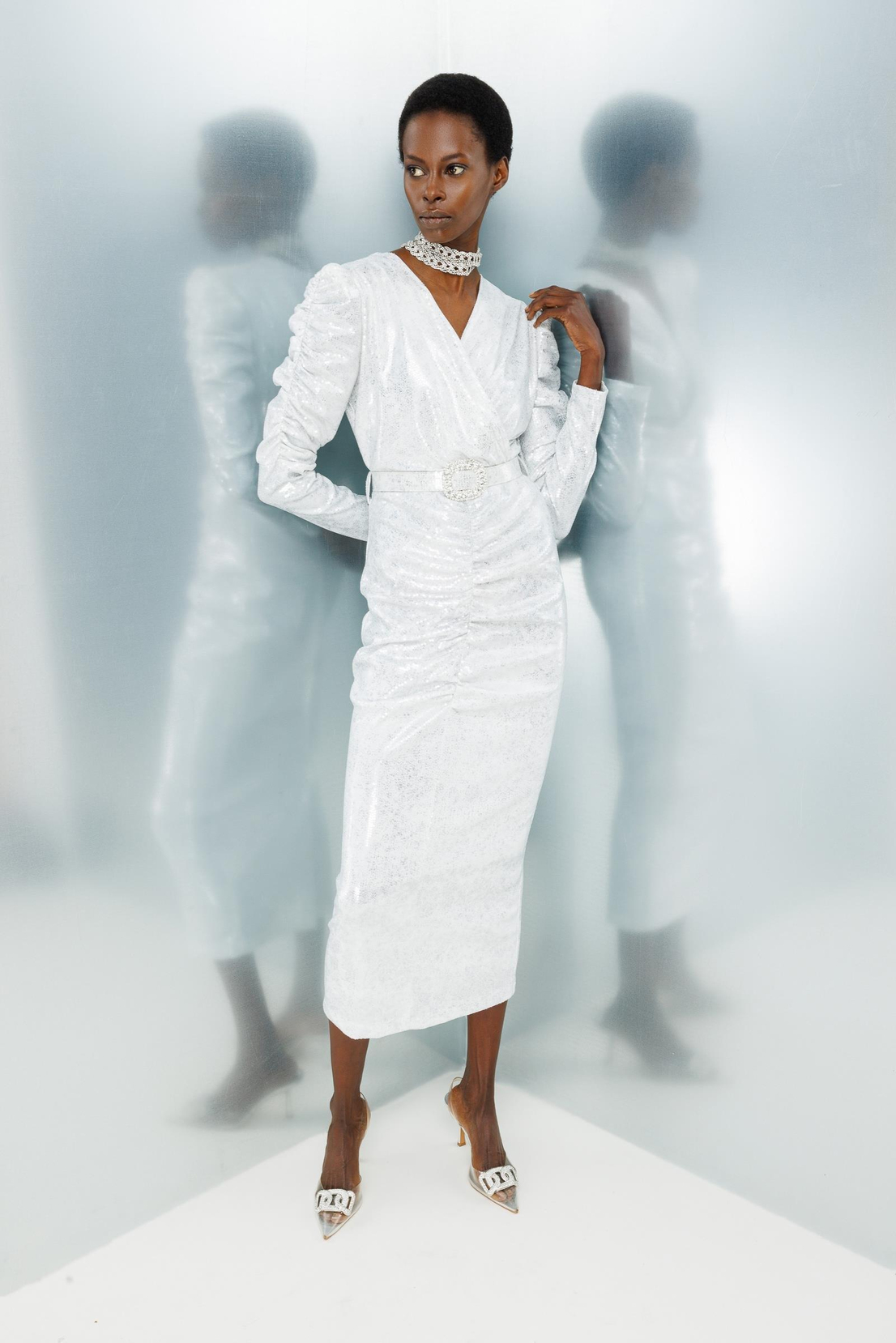 Büzgü Detaylı Kruvaze Payet Elbise EKRU